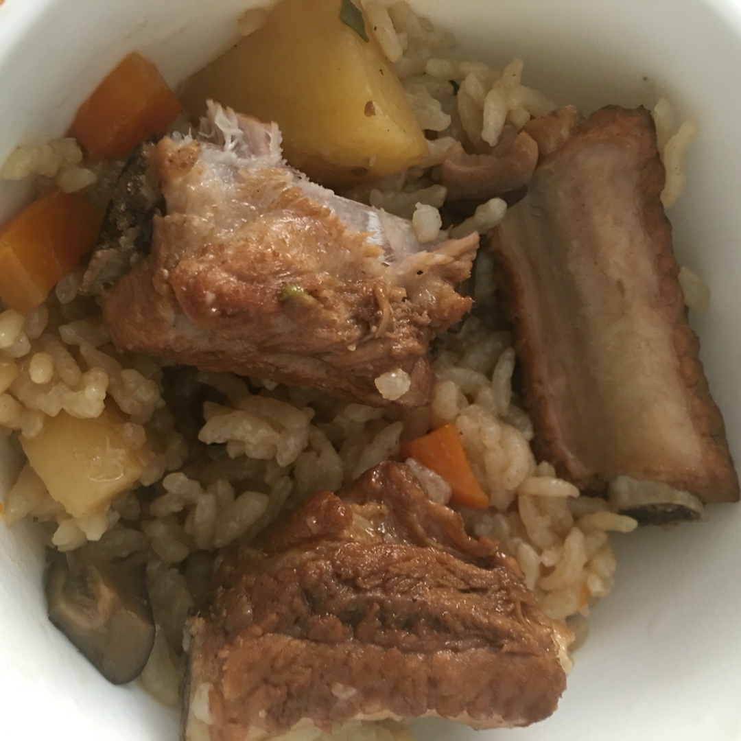 喷香排骨焖饭（爆好吃）