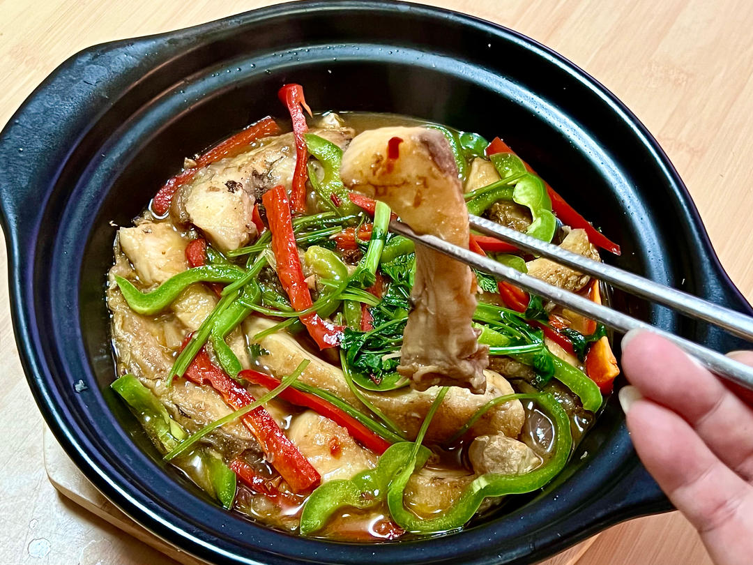 砂锅焖鲈鱼