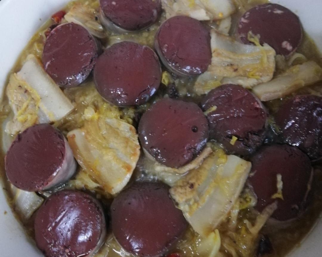 东北酸菜炖血肠