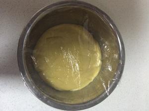 豆沙蛋黄月饼的做法 步骤4