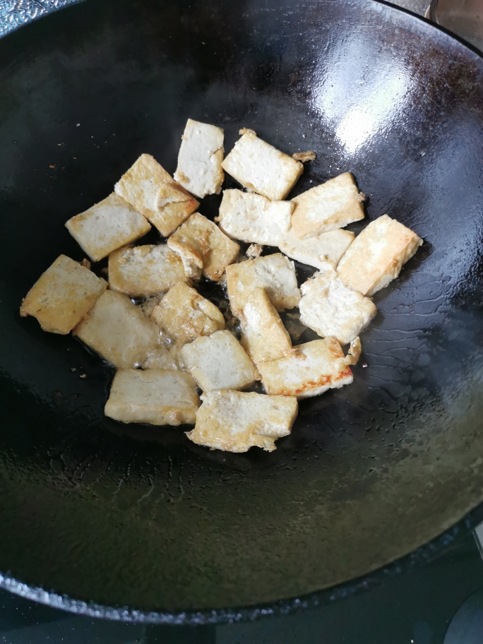 煎豆腐的做法 步骤3