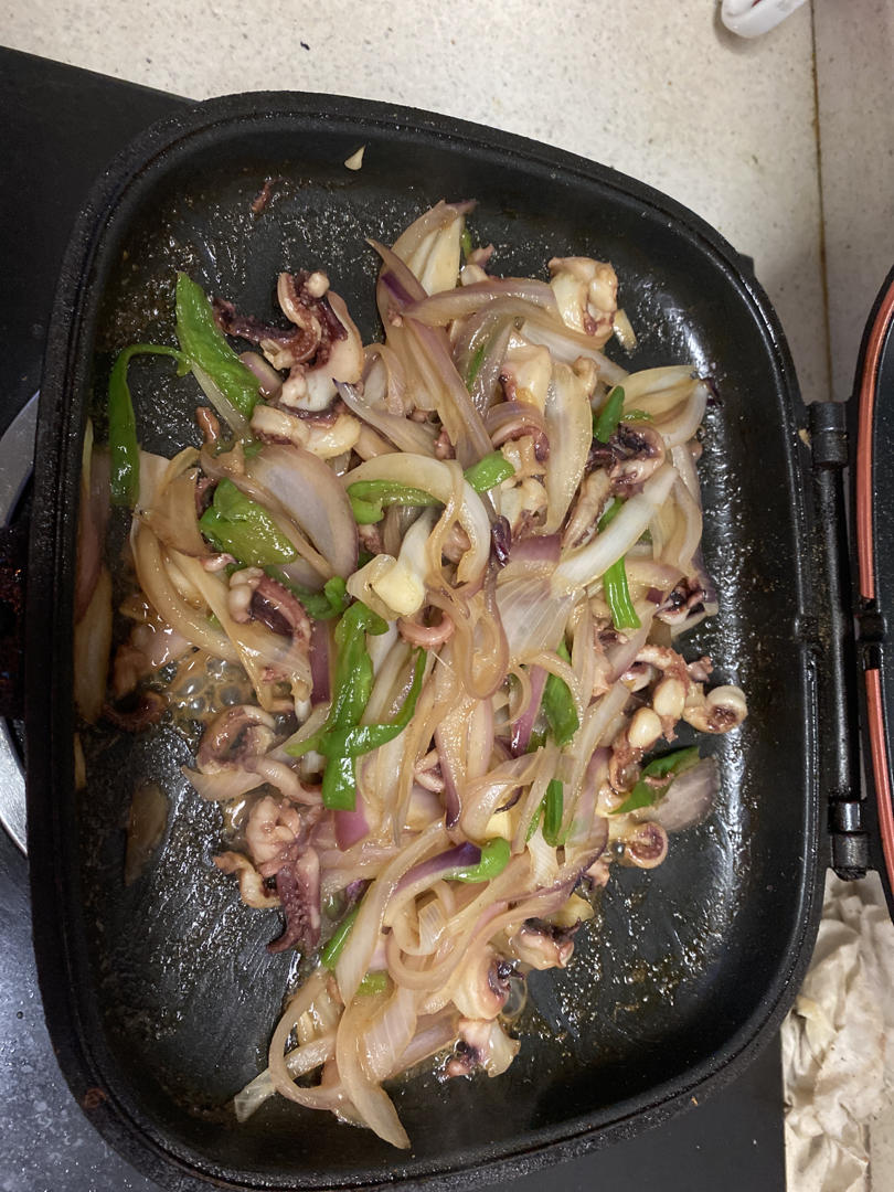 爆炒鱿鱼须，加上这一步，可以与铁板鱿鱼媲美