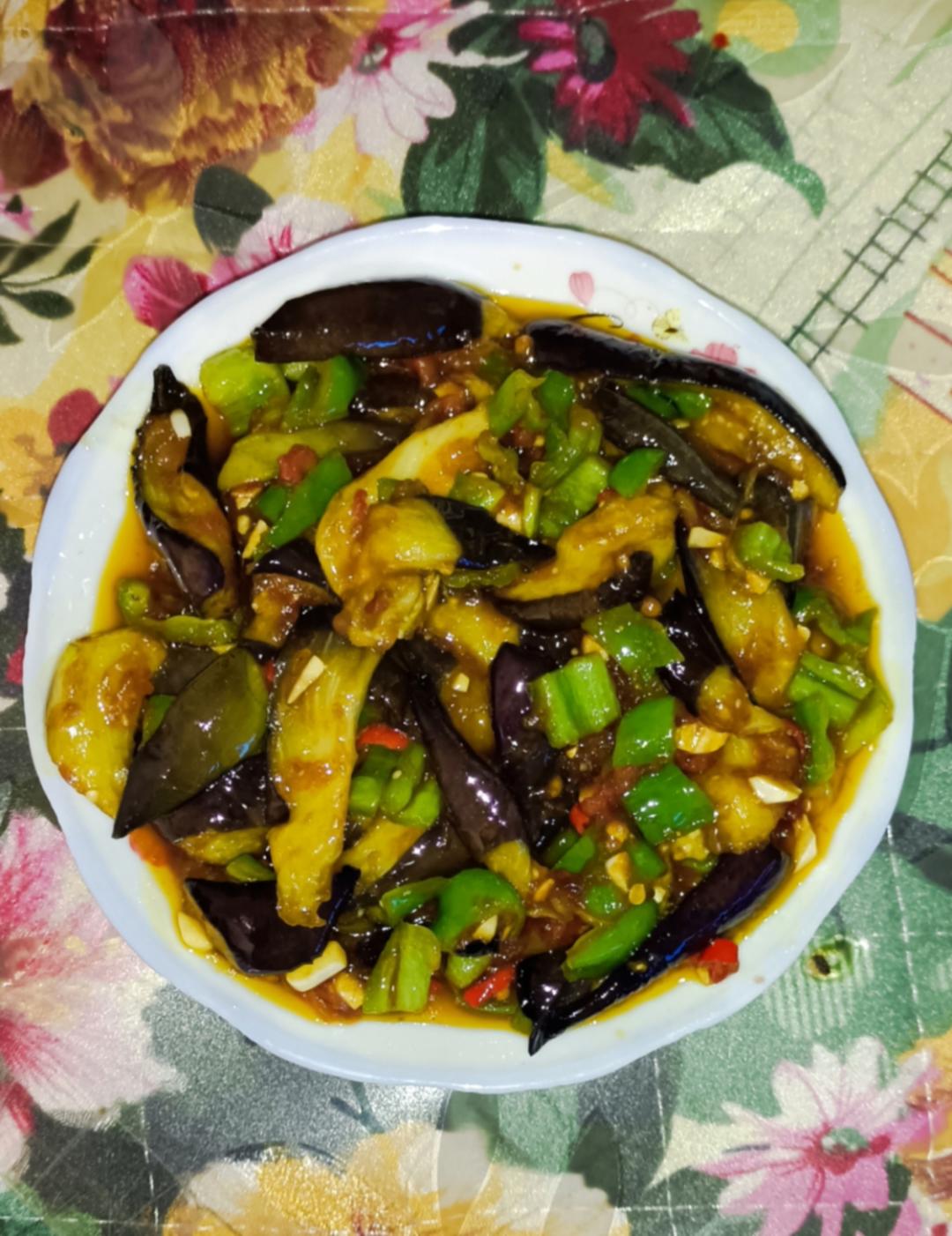 红烧茄子（佐西红柿尖椒）