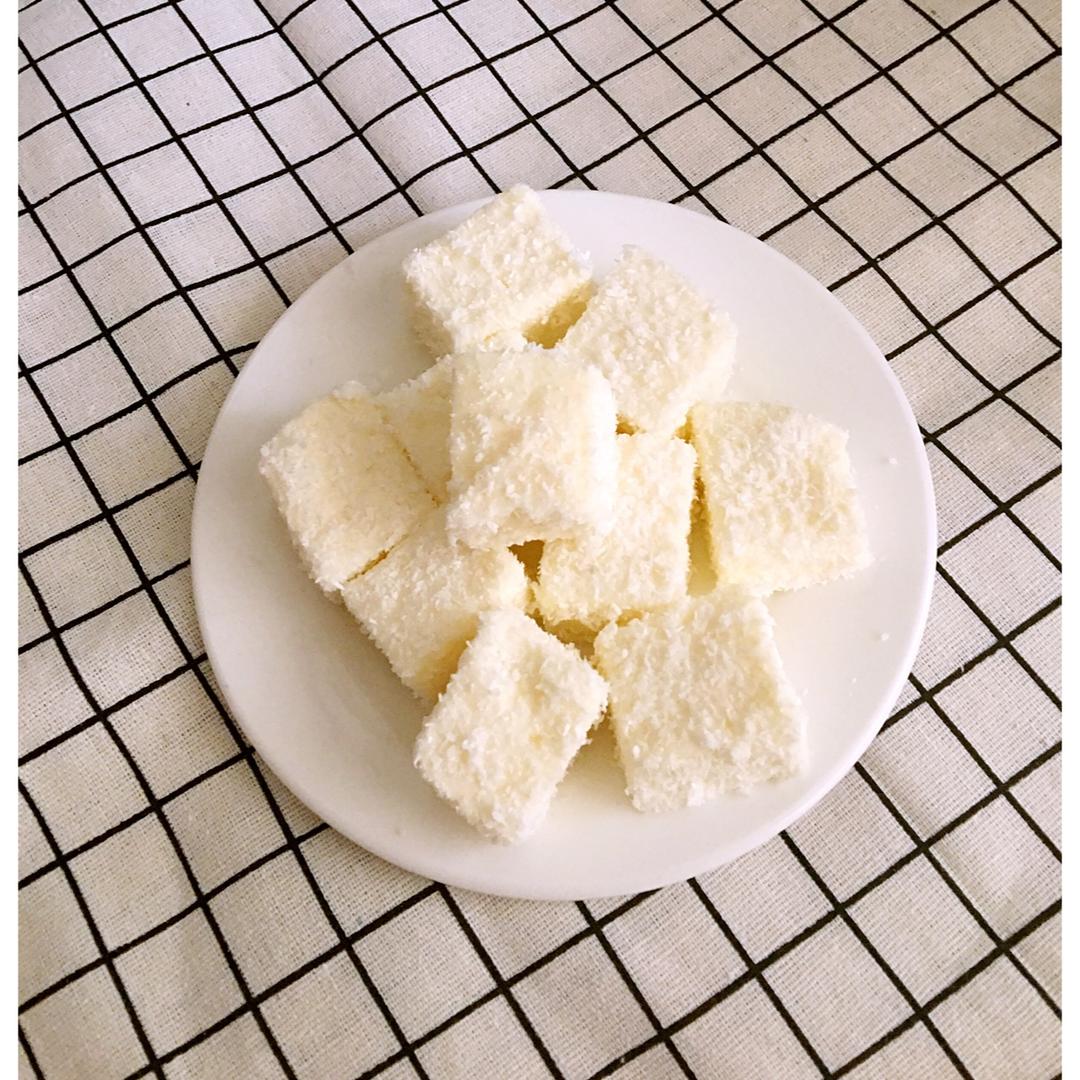 穷开心_epz9做的椰蓉牛奶小方