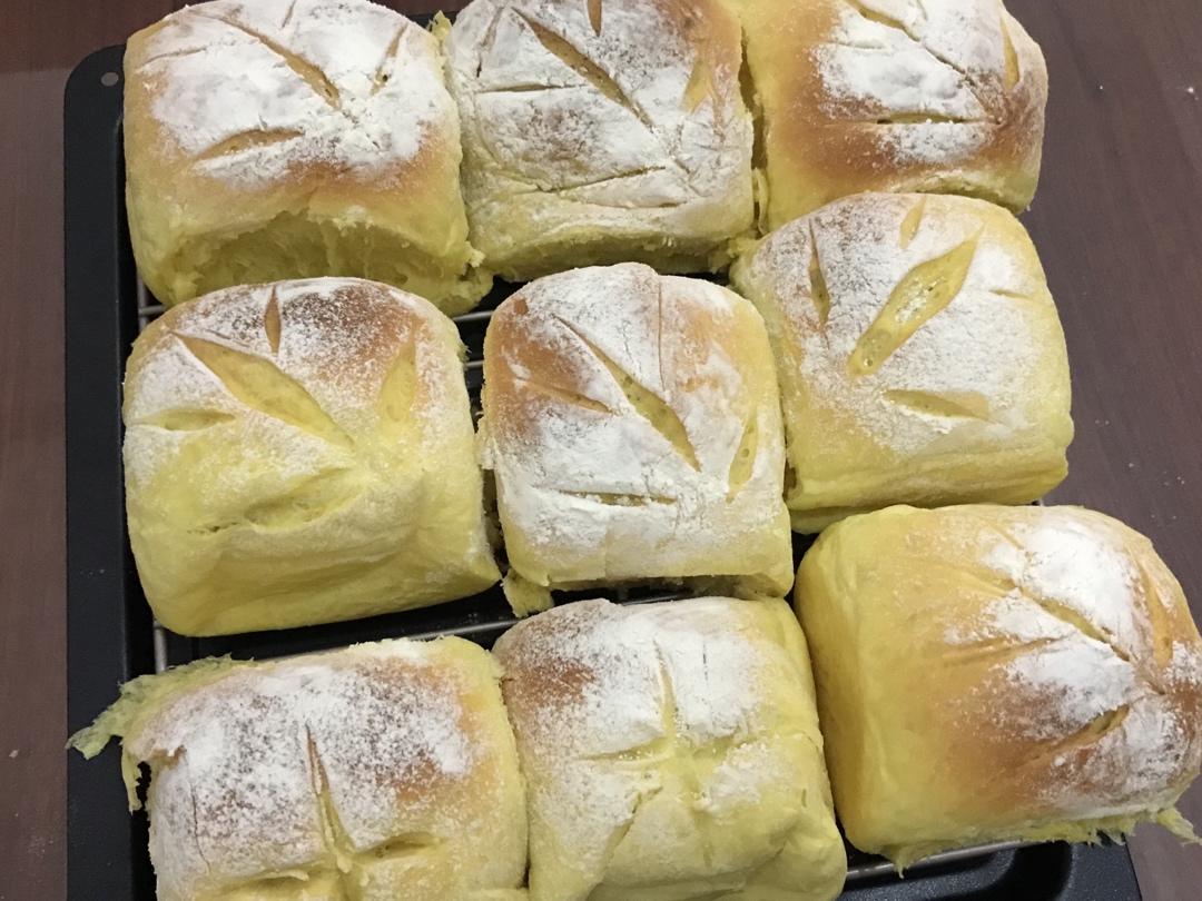 南瓜芋泥肉松软欧