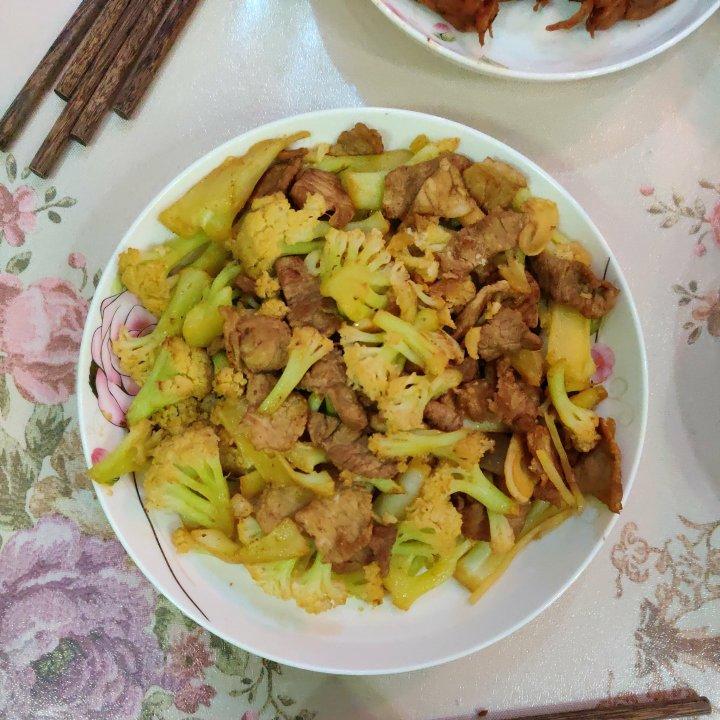 干煸菜花（花菜炒肉）