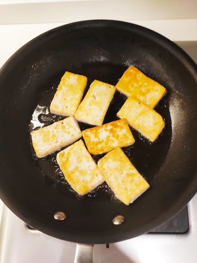 大葱烧豆腐的做法 步骤2