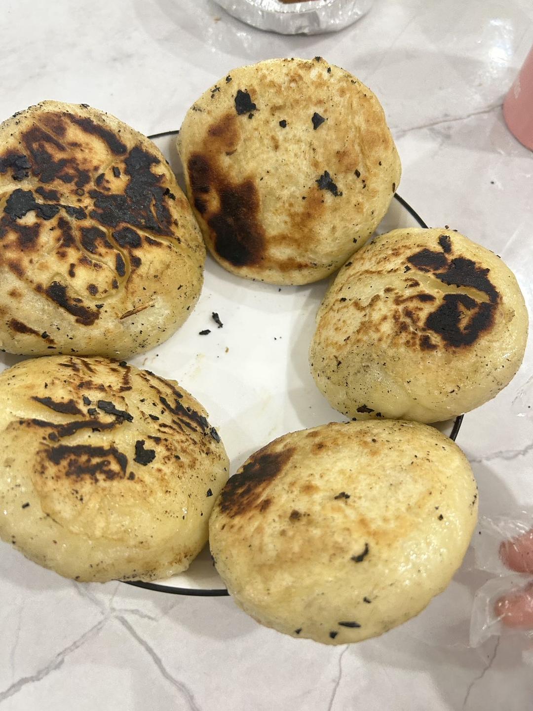 发面红糖芝麻核桃馅饼