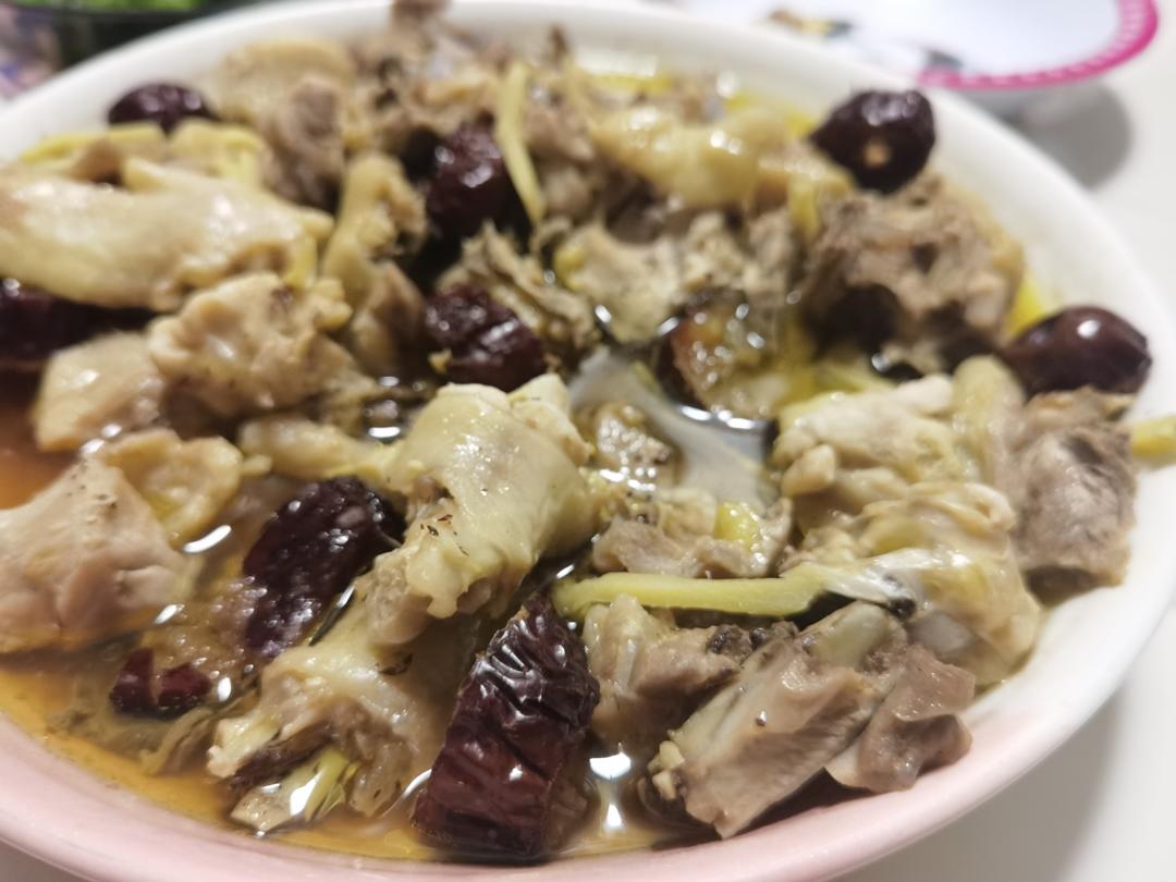 红枣蒸鸡肉