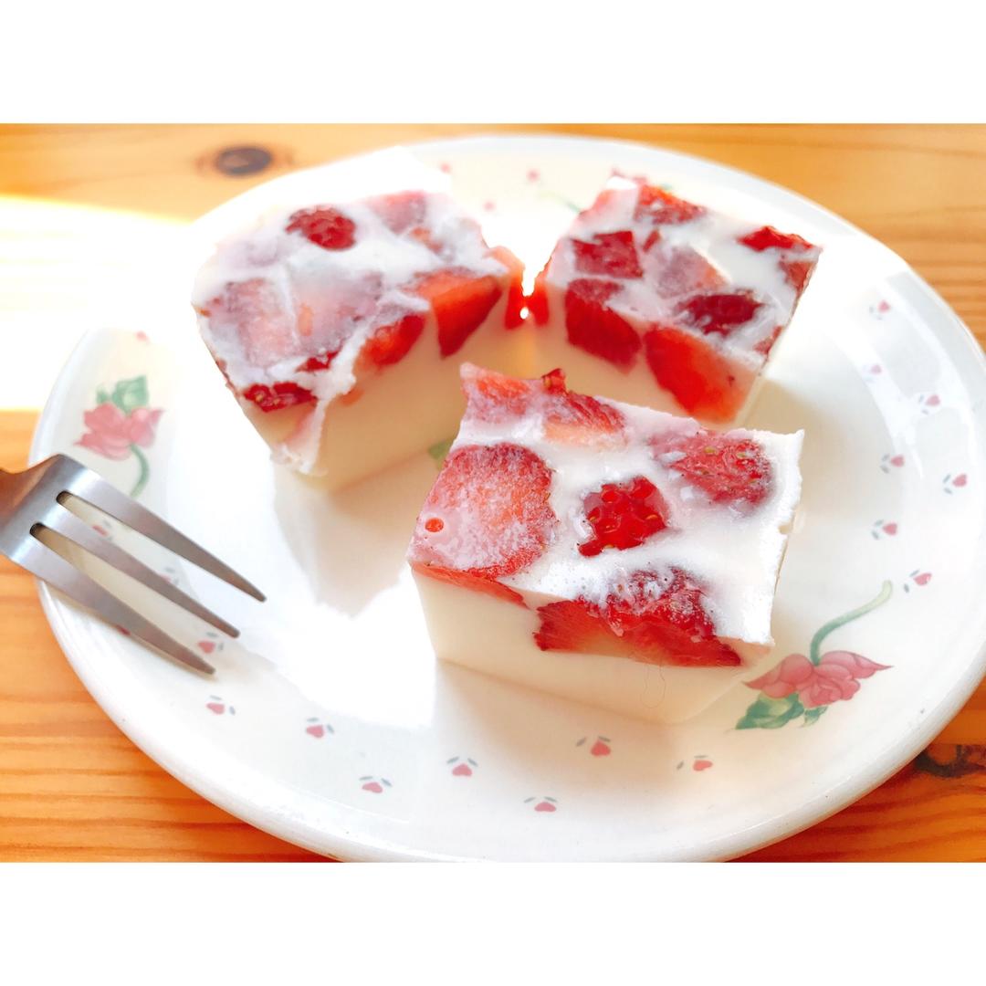 日本大热的草莓牛奶羊羹