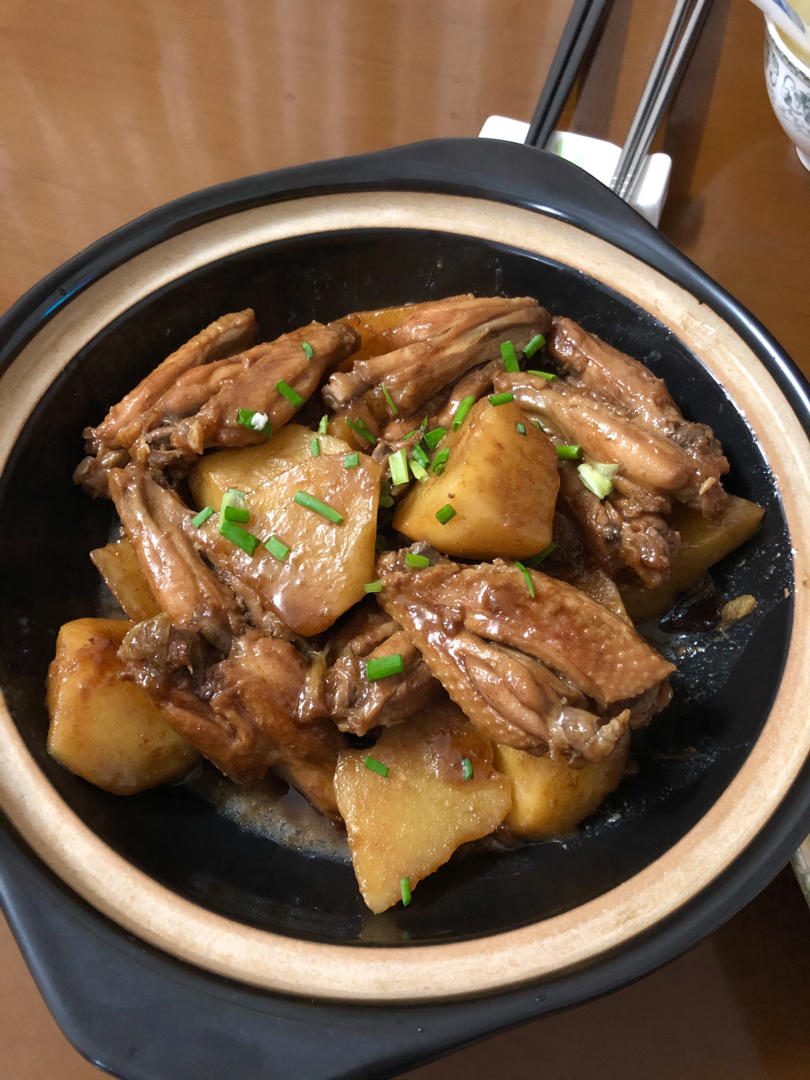红烧鸡翅焖土豆