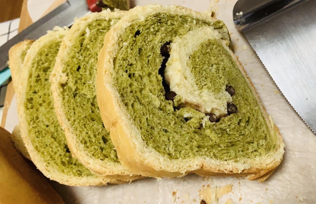 清香柔软的抹茶红豆吐司