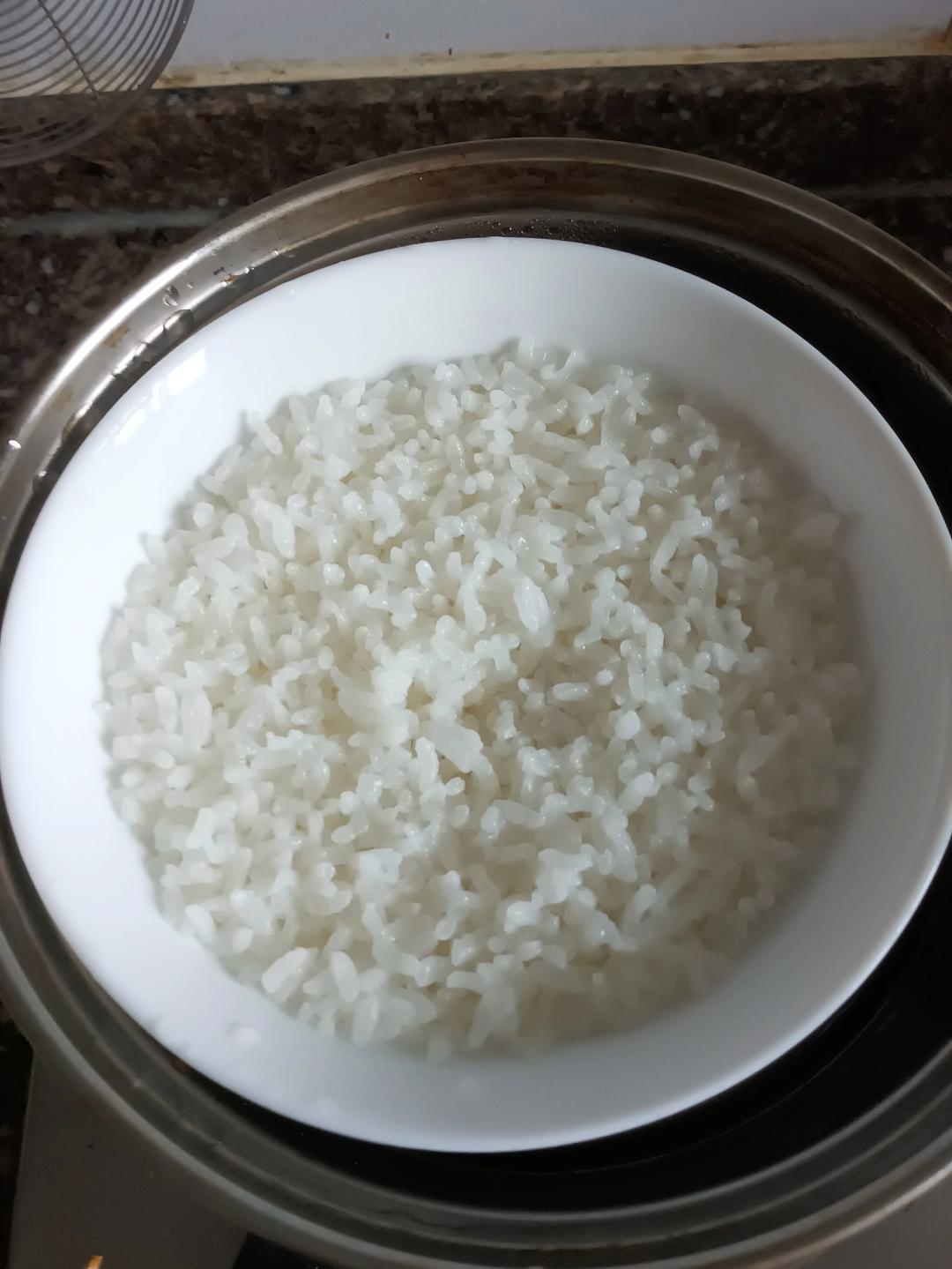 一个人的蒸米饭-米和水用量杯定量