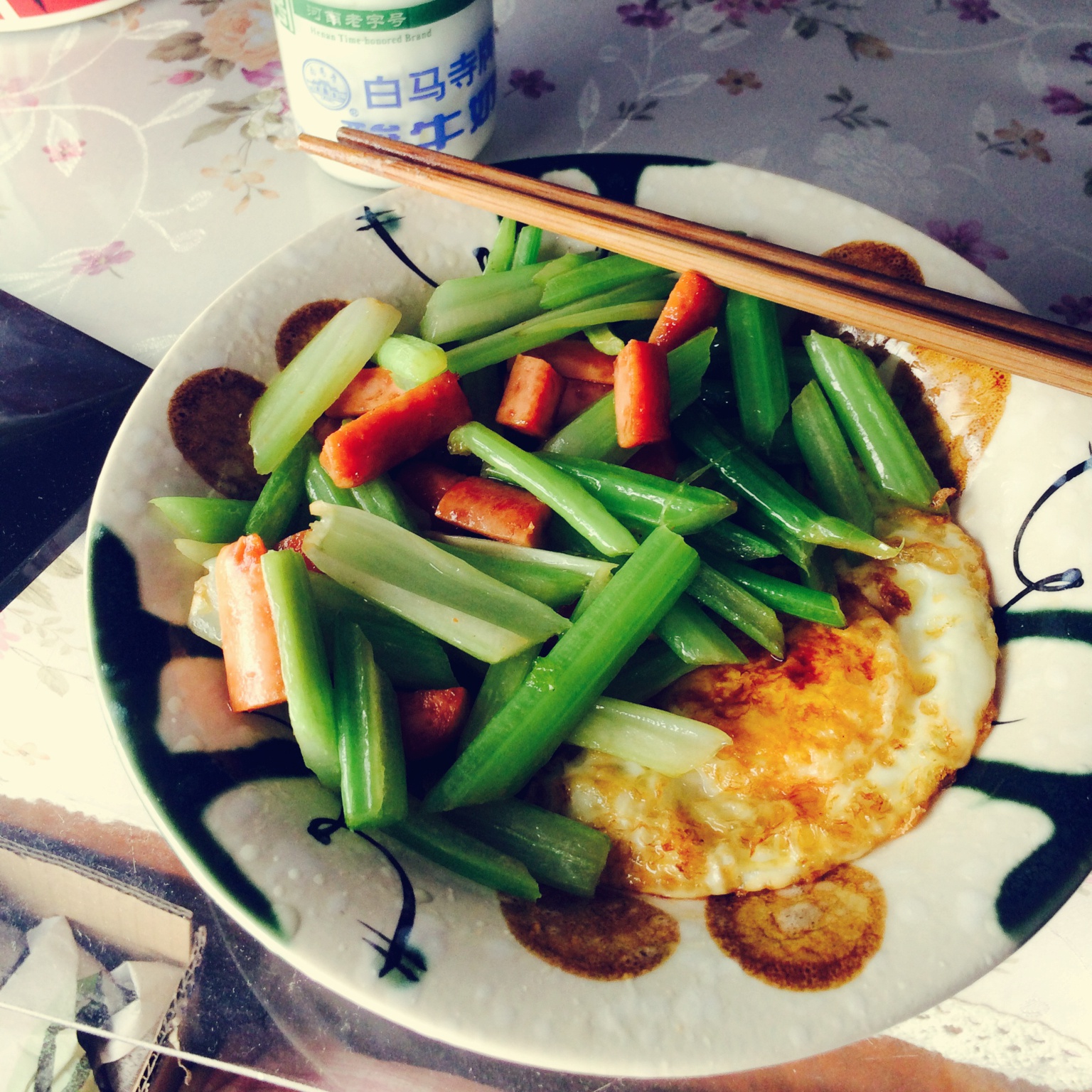 西芹炒腊肠（热菜）