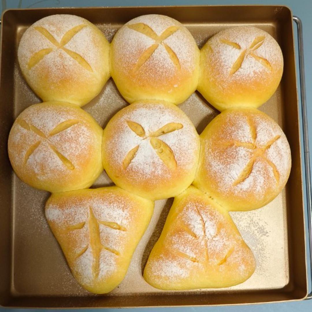 如棉花般松软的海苔肉松面包