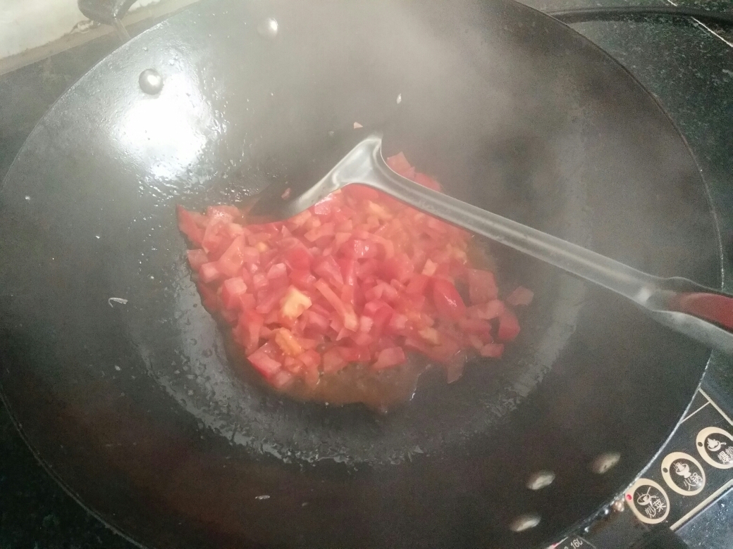 简易西红柿炒通心粉的做法 步骤5