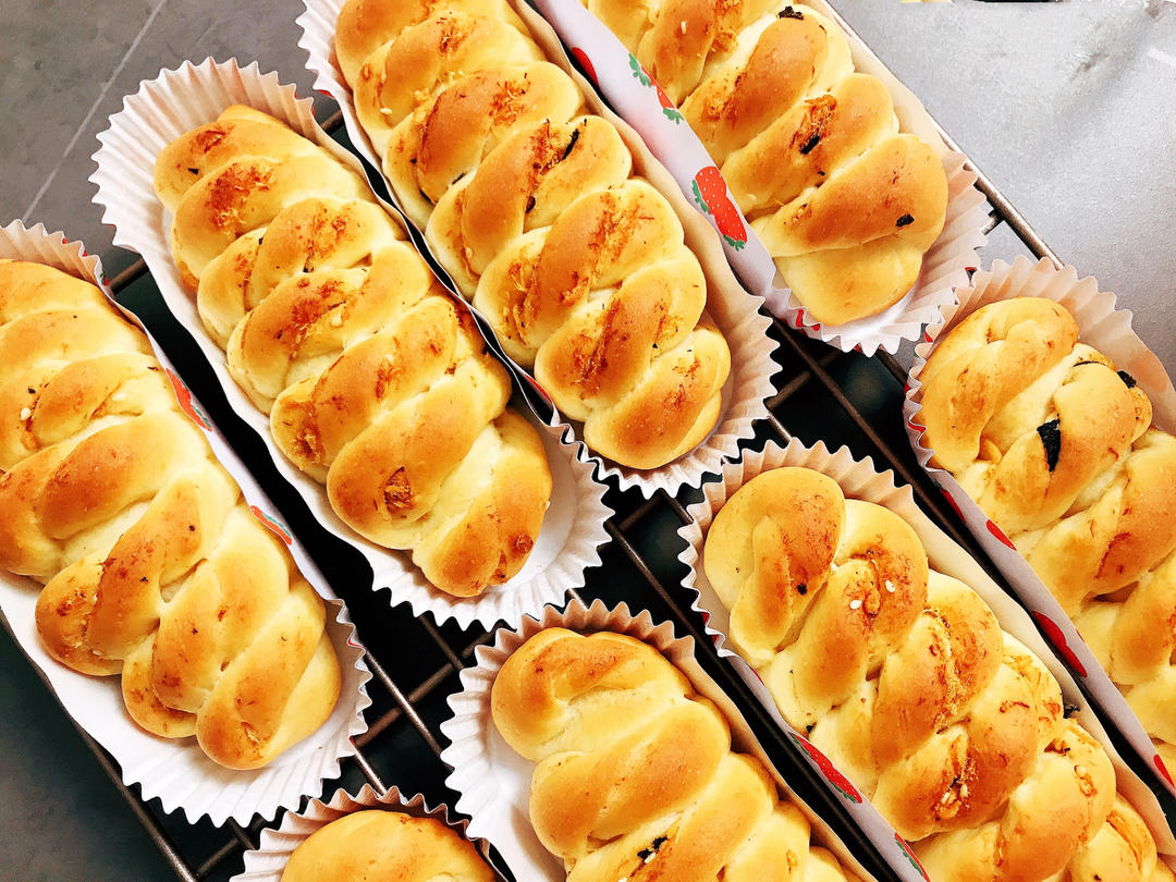 咸香松软的肉松小卷，好看又好吃的小面包！