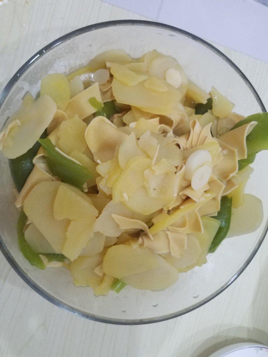 干豆腐炖土豆片