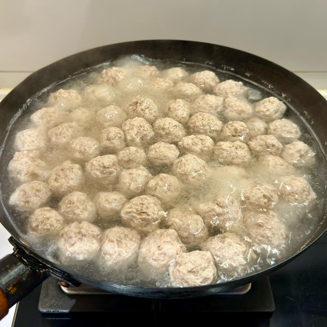 白水肉圆、弹性十足、青菜丸子汤