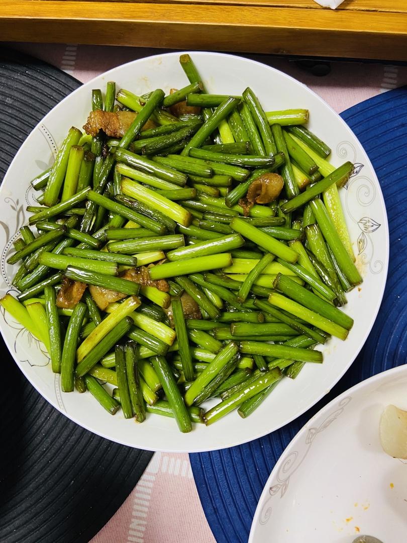 家常菜蒜薹炒肉（蒜苔炒肉）