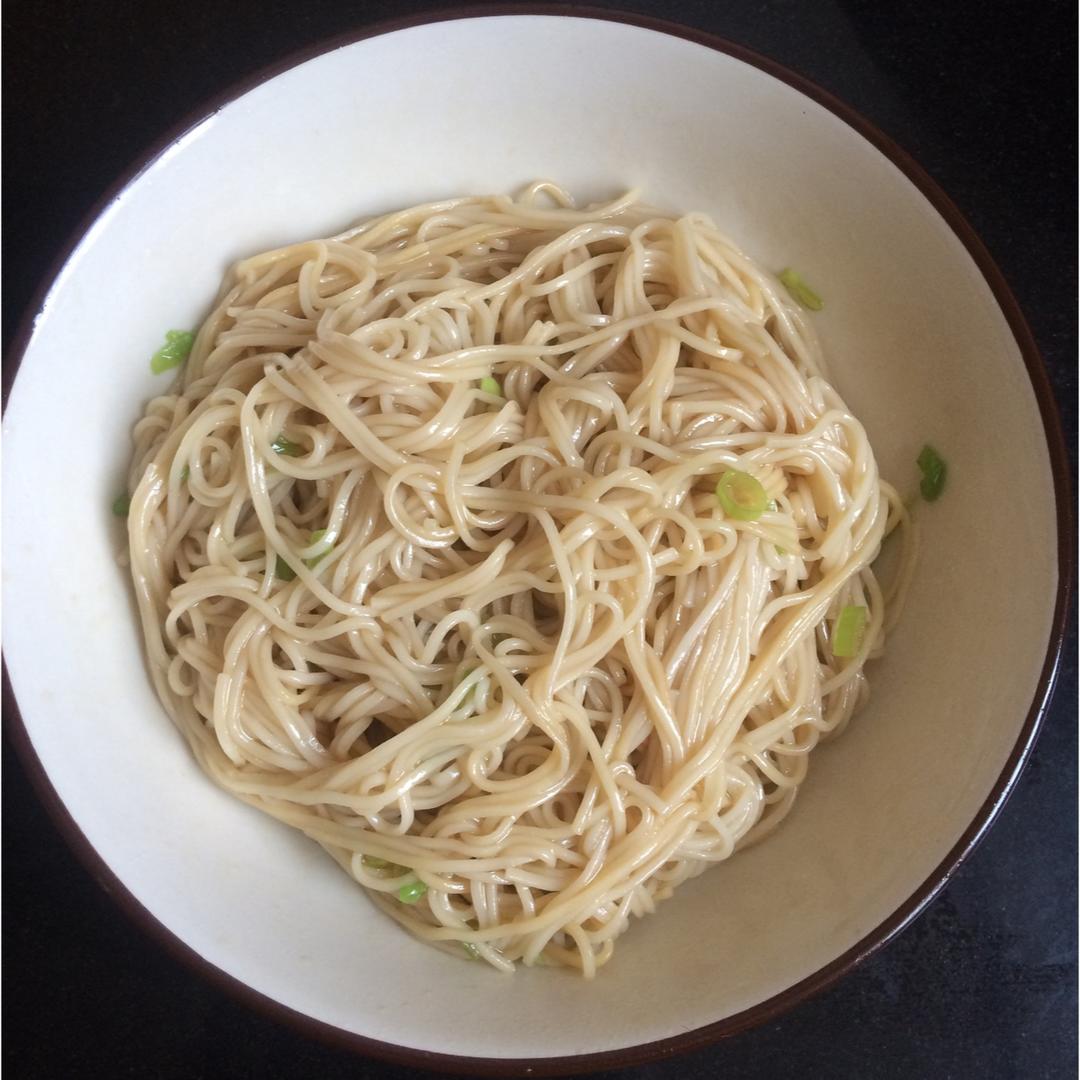 葱爆面—就是汪涵在天天向上里面做的那个啦