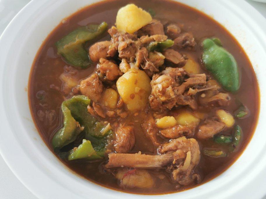 小美·新疆大盘鸡
超好吃，连汤汁都喝掉