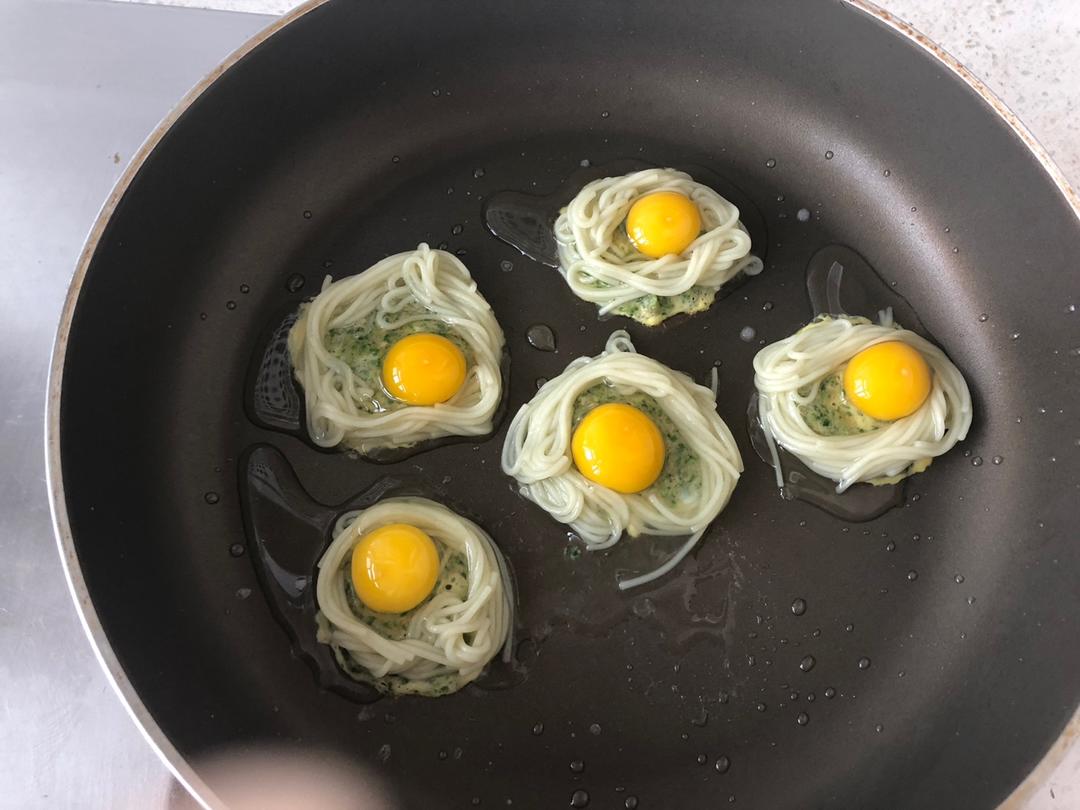 鹌鹑蛋挂面 宝宝辅食食谱