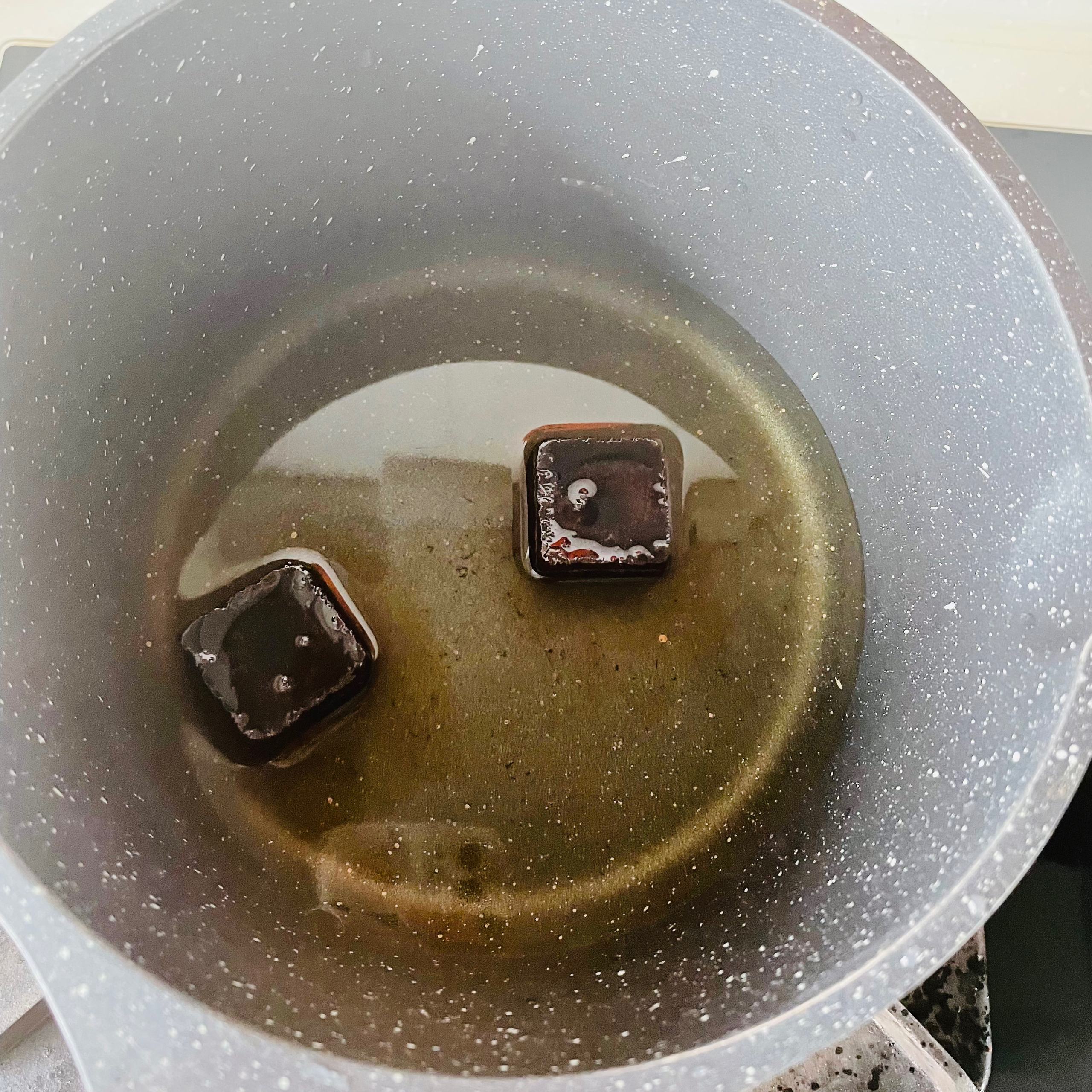 奶茶风味的阿胶红枣炖奶的做法 步骤4