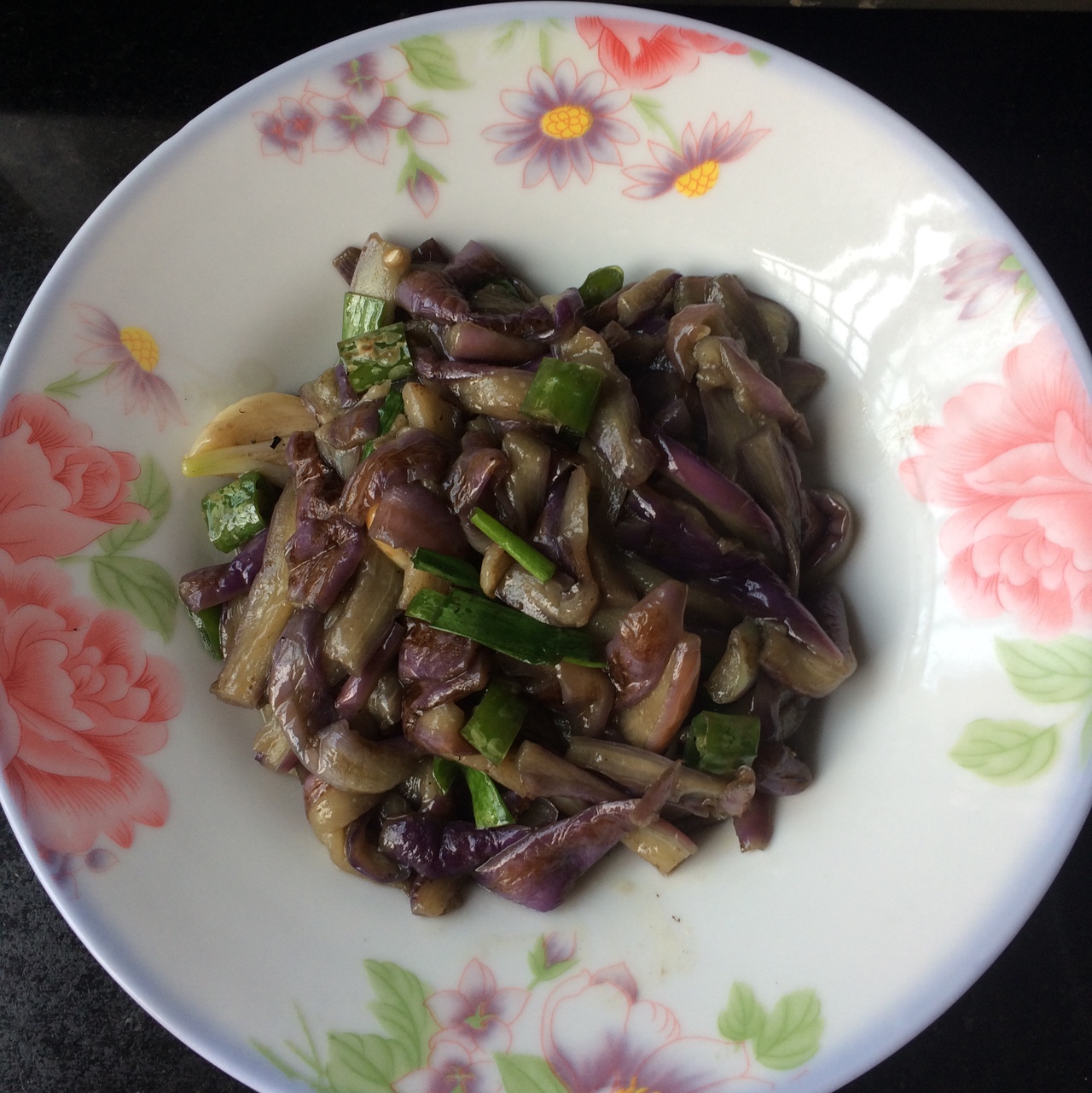 清爽少油又入味的家常炒茄子