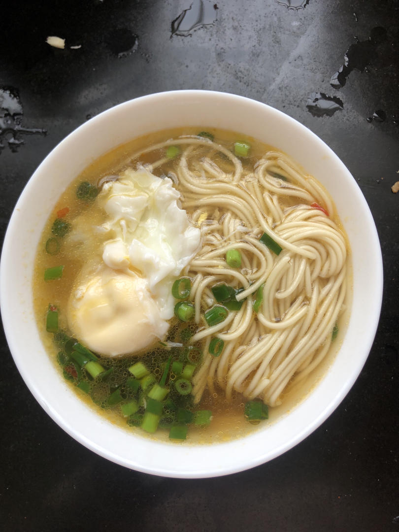一碗清汤面 🍜 —— 秋日里的治愈系