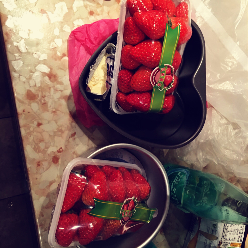 草莓酸奶慕斯蛋糕