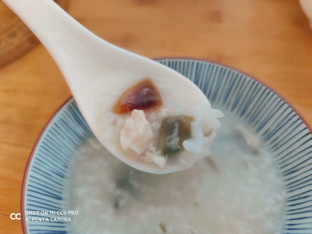 鸡胸肉版低卡减脂皮蛋瘦肉粥的做法