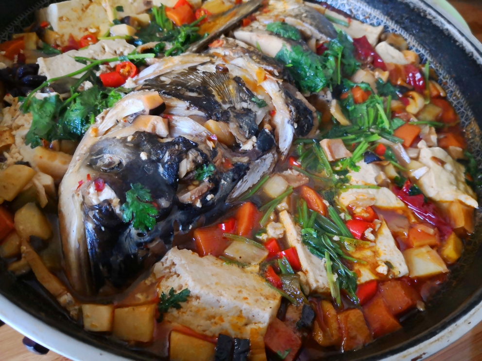 川味鱼头炖豆腐的做法