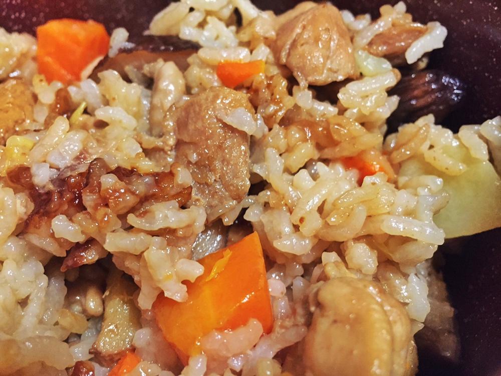【香菇鸡肉焖饭】