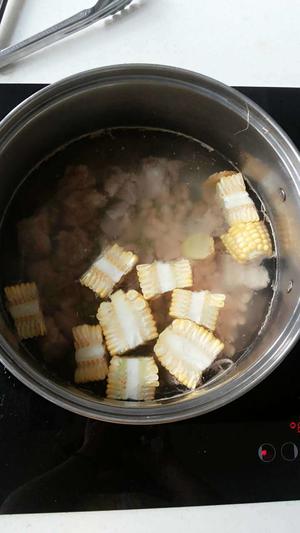 绿豆芸豆白豆玉米排骨汤的做法 步骤4