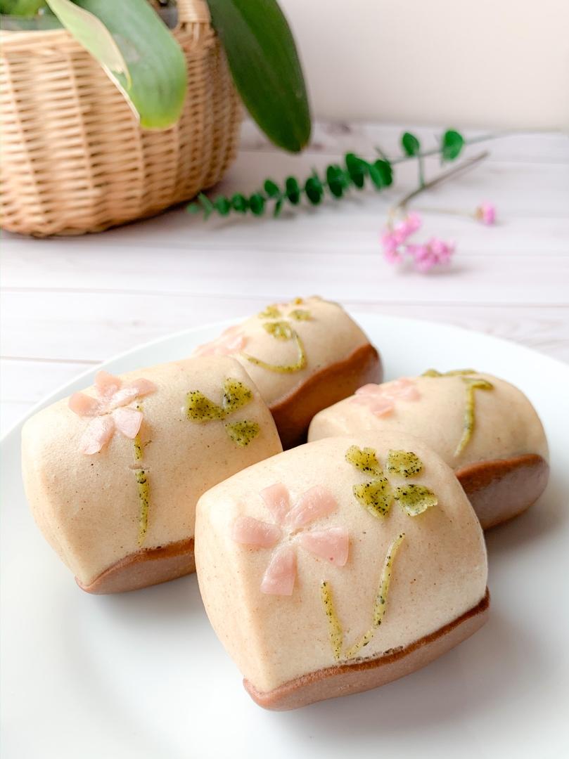 荞麦馒头刀切馒头春日花朵