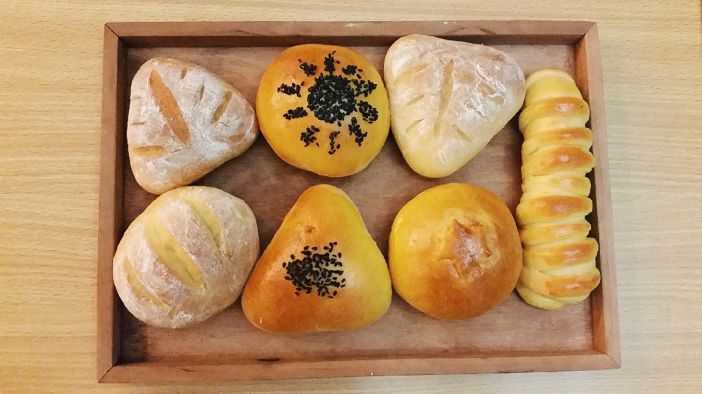 优雅蓝莓牛奶面包