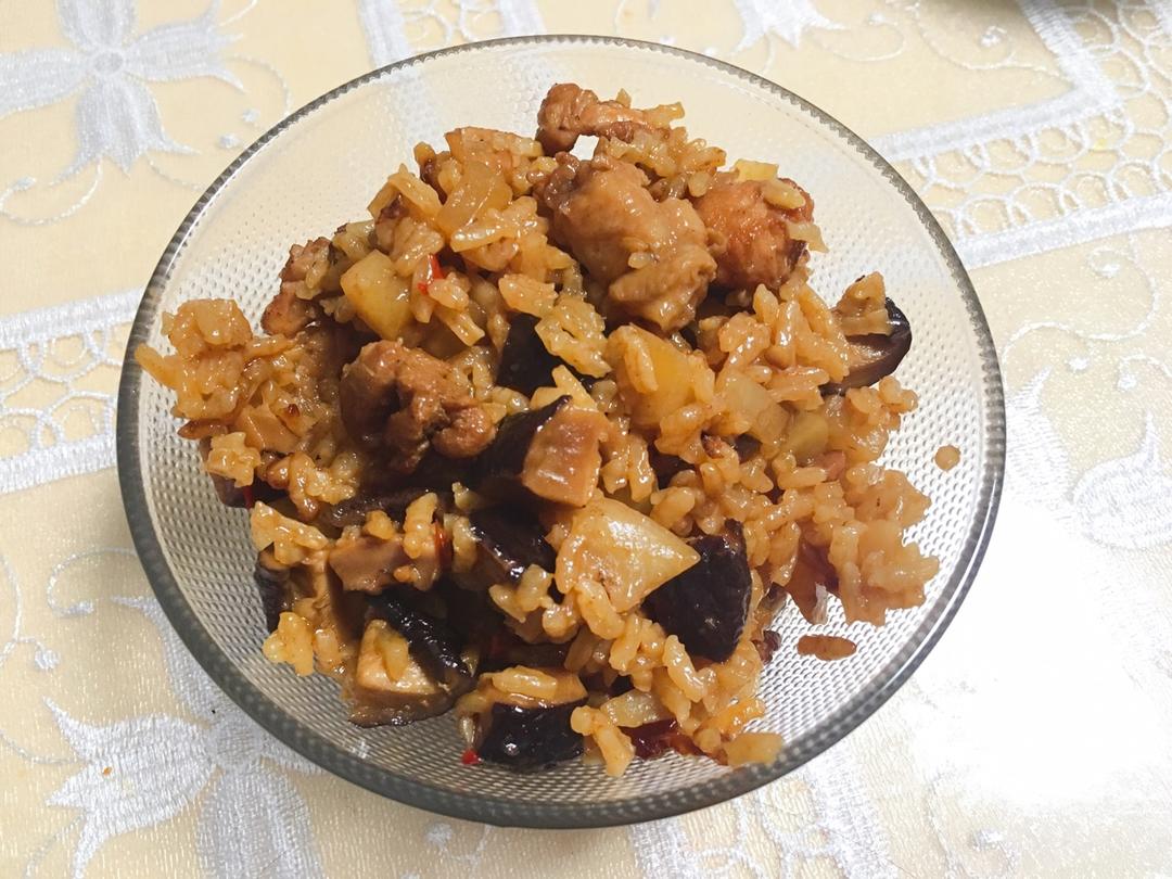 【香菇鸡肉焖饭】