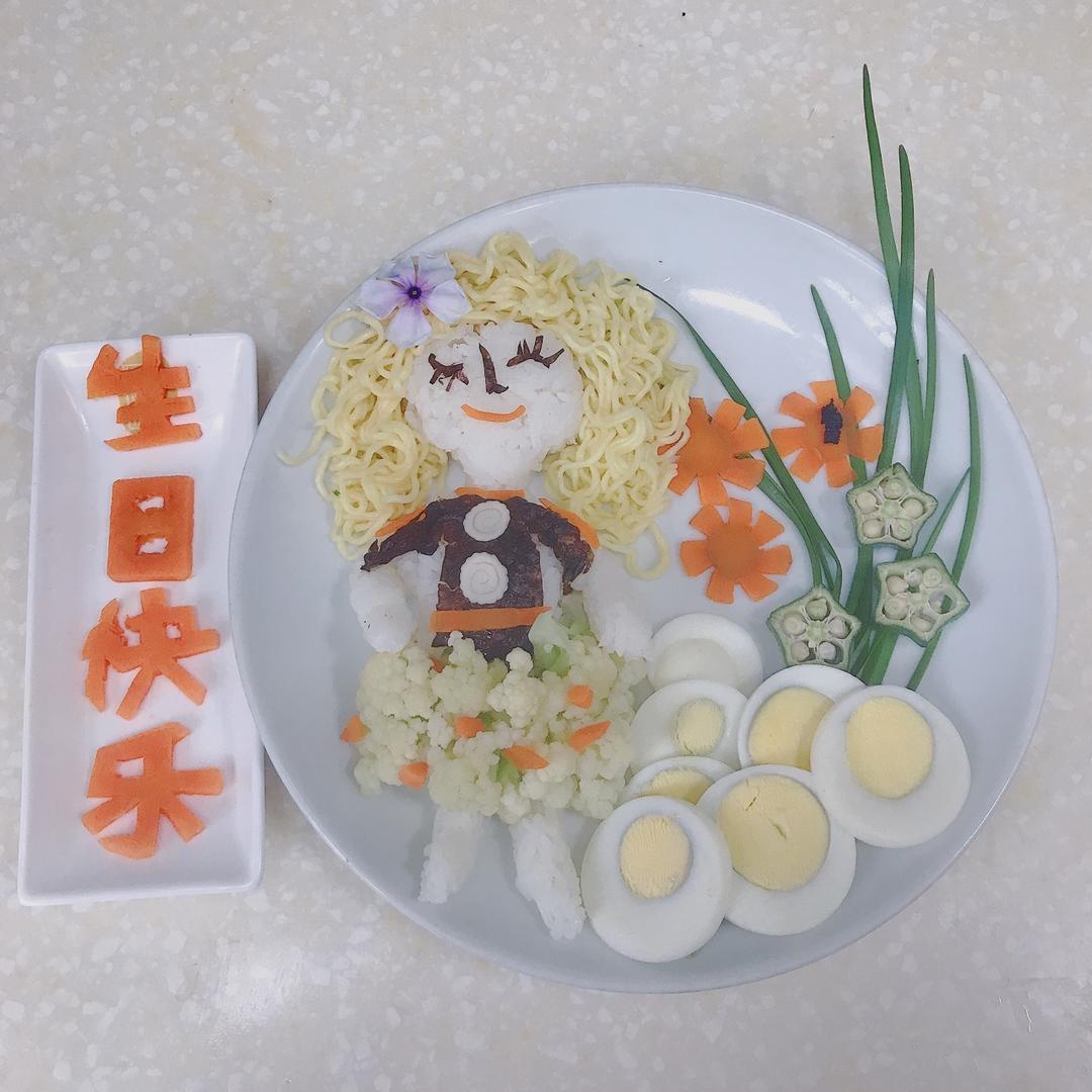 卷发女孩儿童餐