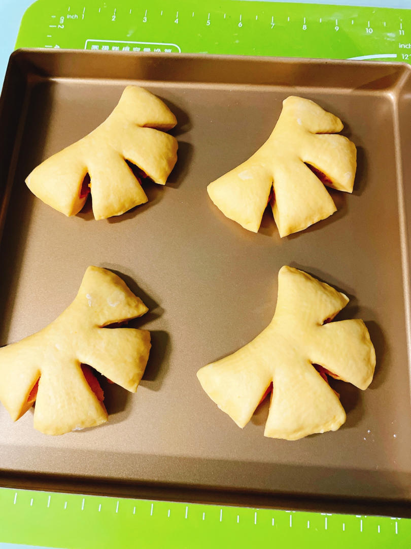 复古卡仕达夹馅面包