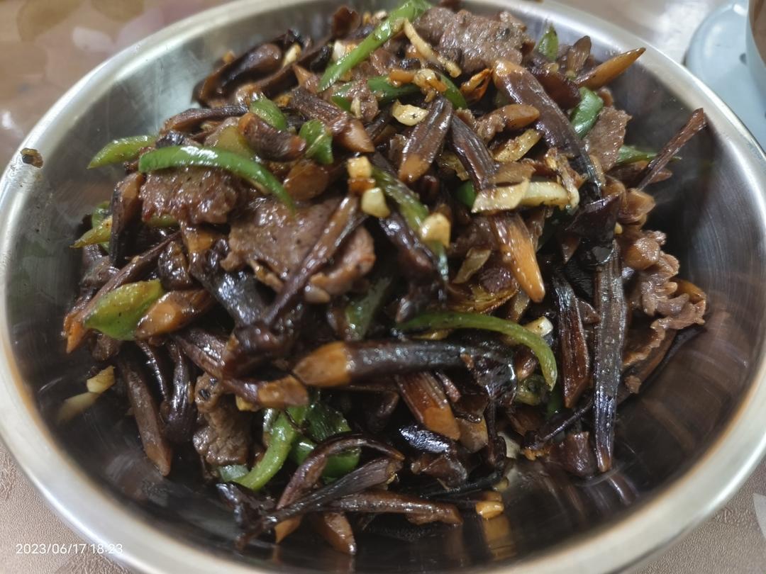 黑皮鸡枞菌炒牛肉