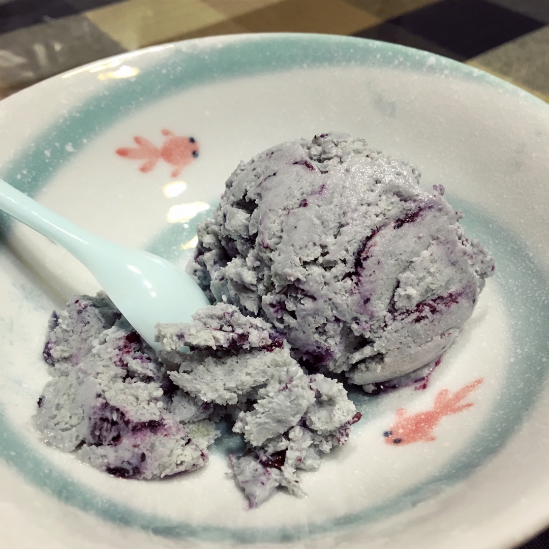 蓝莓冰淇淋