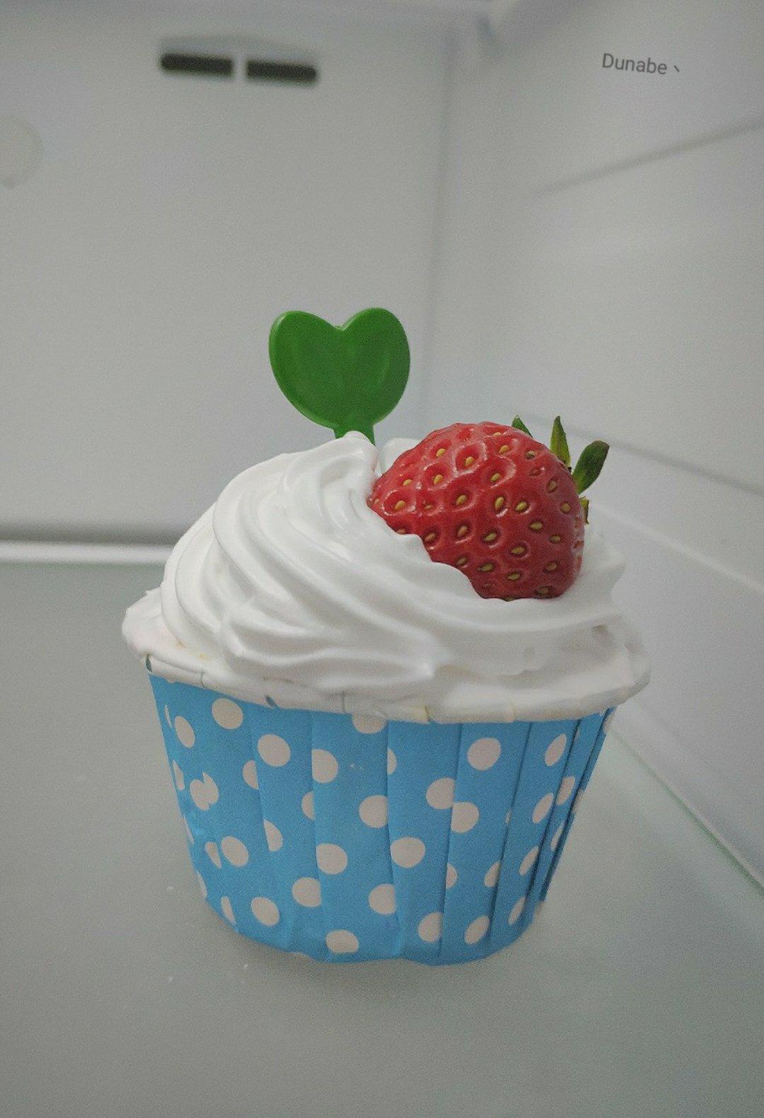 鲜奶油戚风杯子蛋糕（纸杯蛋糕）