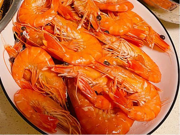 一直吃一直想减肥做的白灼斑节虾