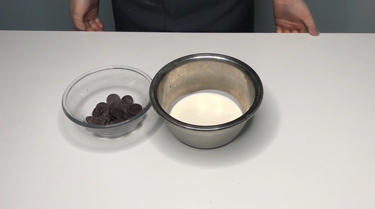 简单易做黑巧克力甘纳许的做法 步骤1