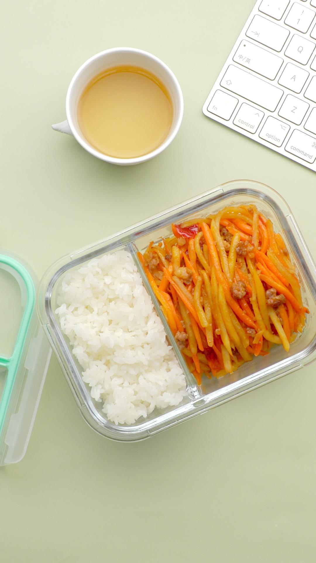 肉末胡萝卜炒土豆丝