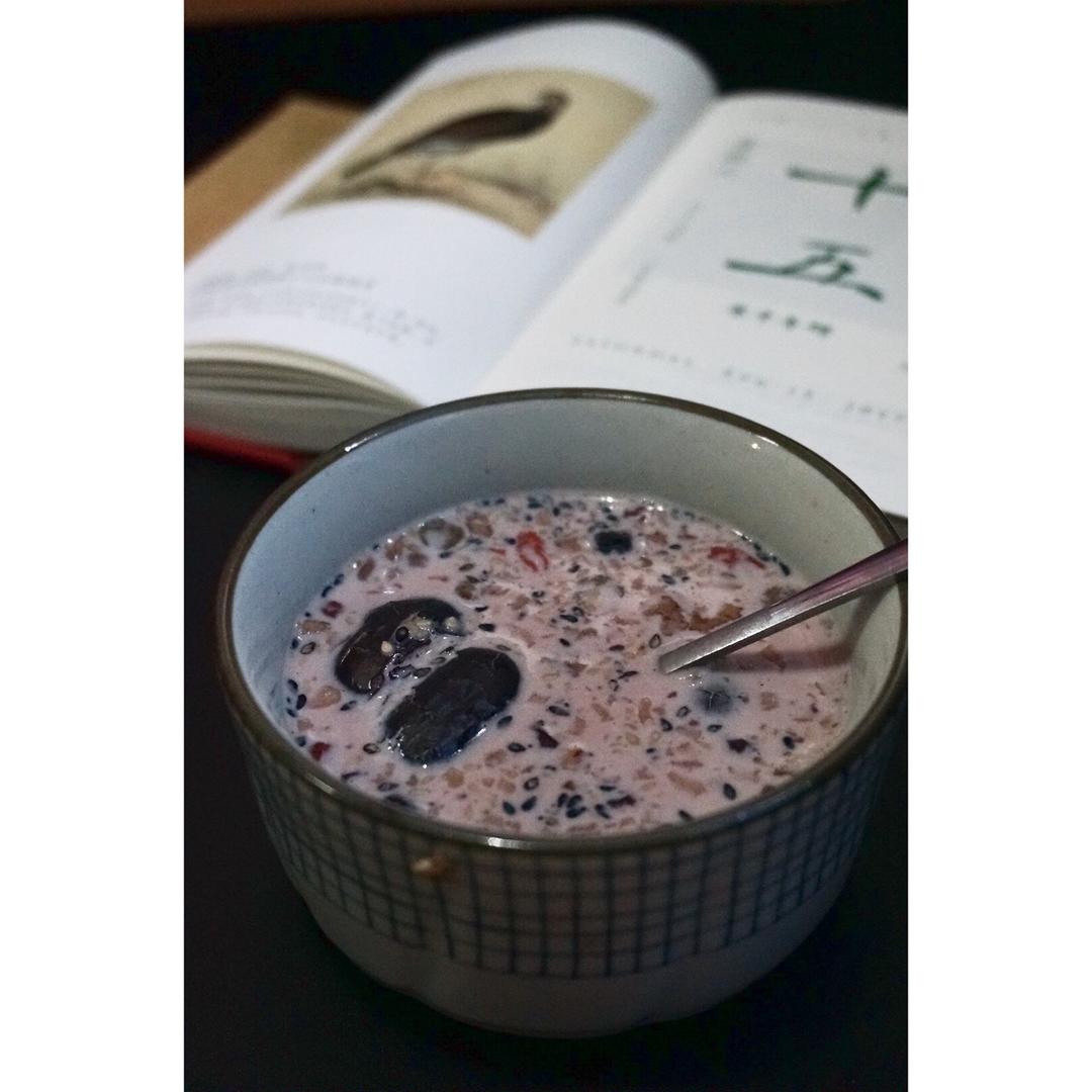 牛奶红枣燕麦粥（懒人早餐）