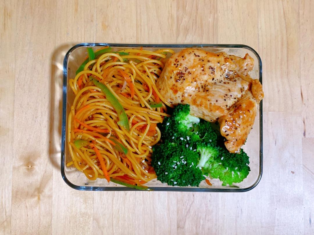 黑椒牛柳炒意面