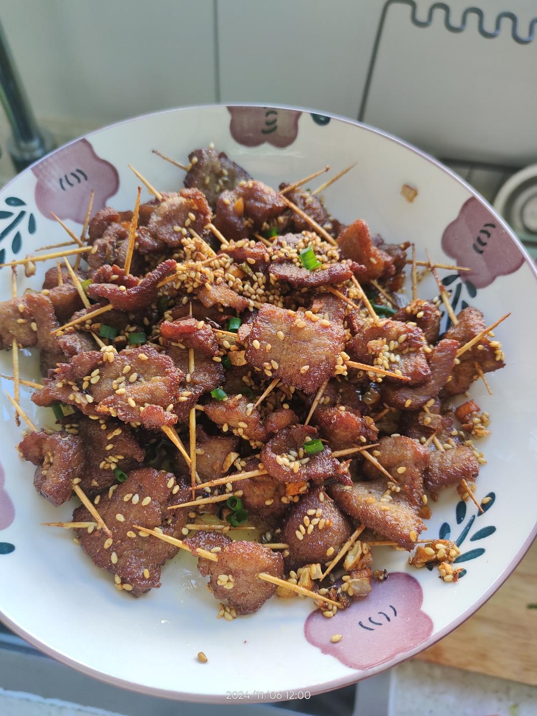简单又解馋的牙签肉，大人小孩都爱吃！！
