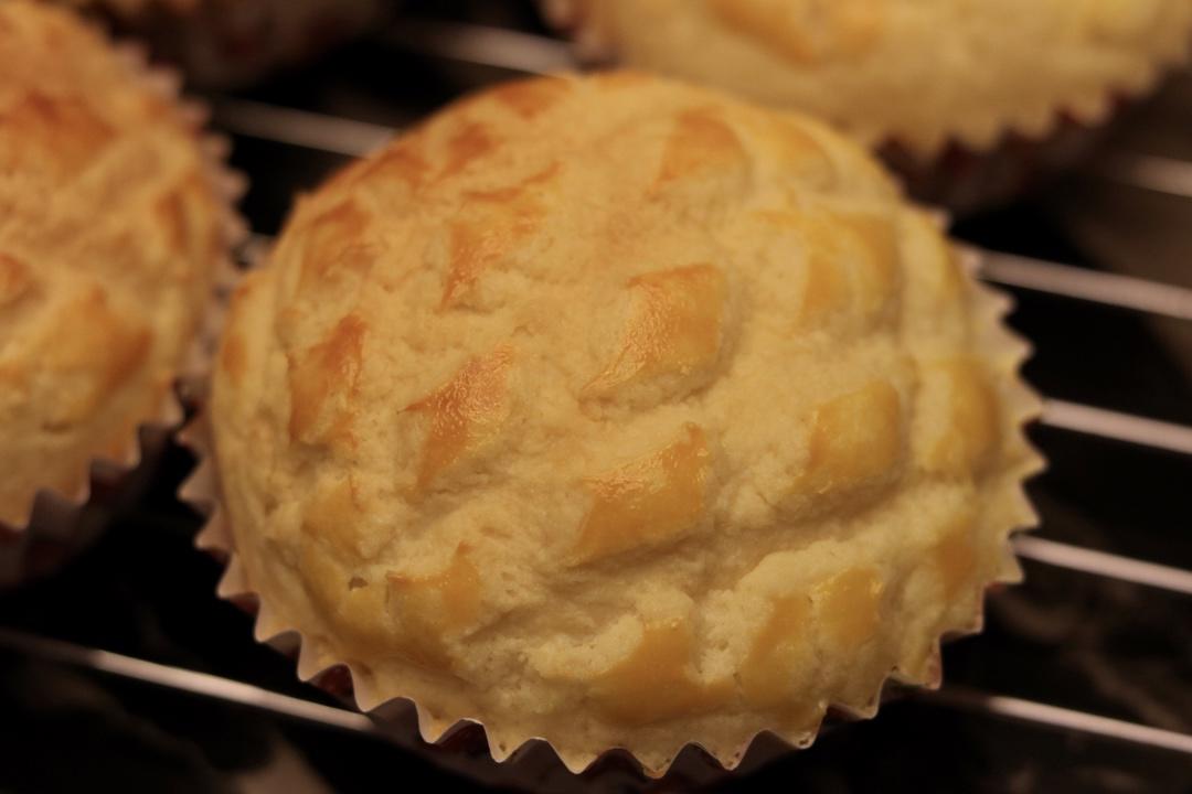 好吃到炸裂的港式菠萝包（附带制作酥皮的小视频）